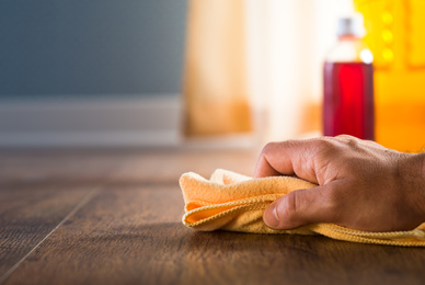 Quels produits choisir pour la pose de votre parquet ?